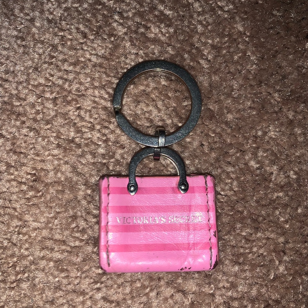 Vintage VS keychain. 🛍️